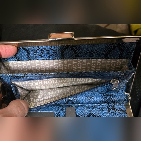 Kenneth Cole Reaction STUNNING Faux Blue Snakeskin & Chrome Wallet 7.5"×4" - Picture 8 of 9